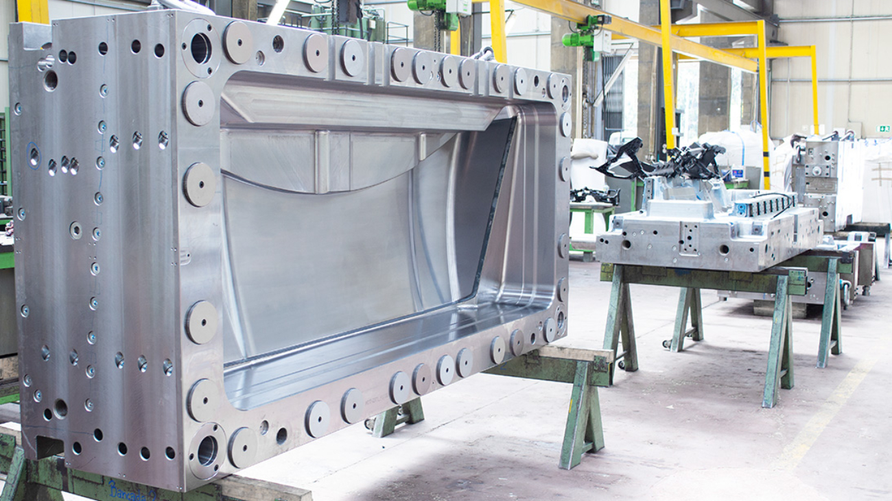 molds-in-factory-bench-at-MOLDIT-Industries